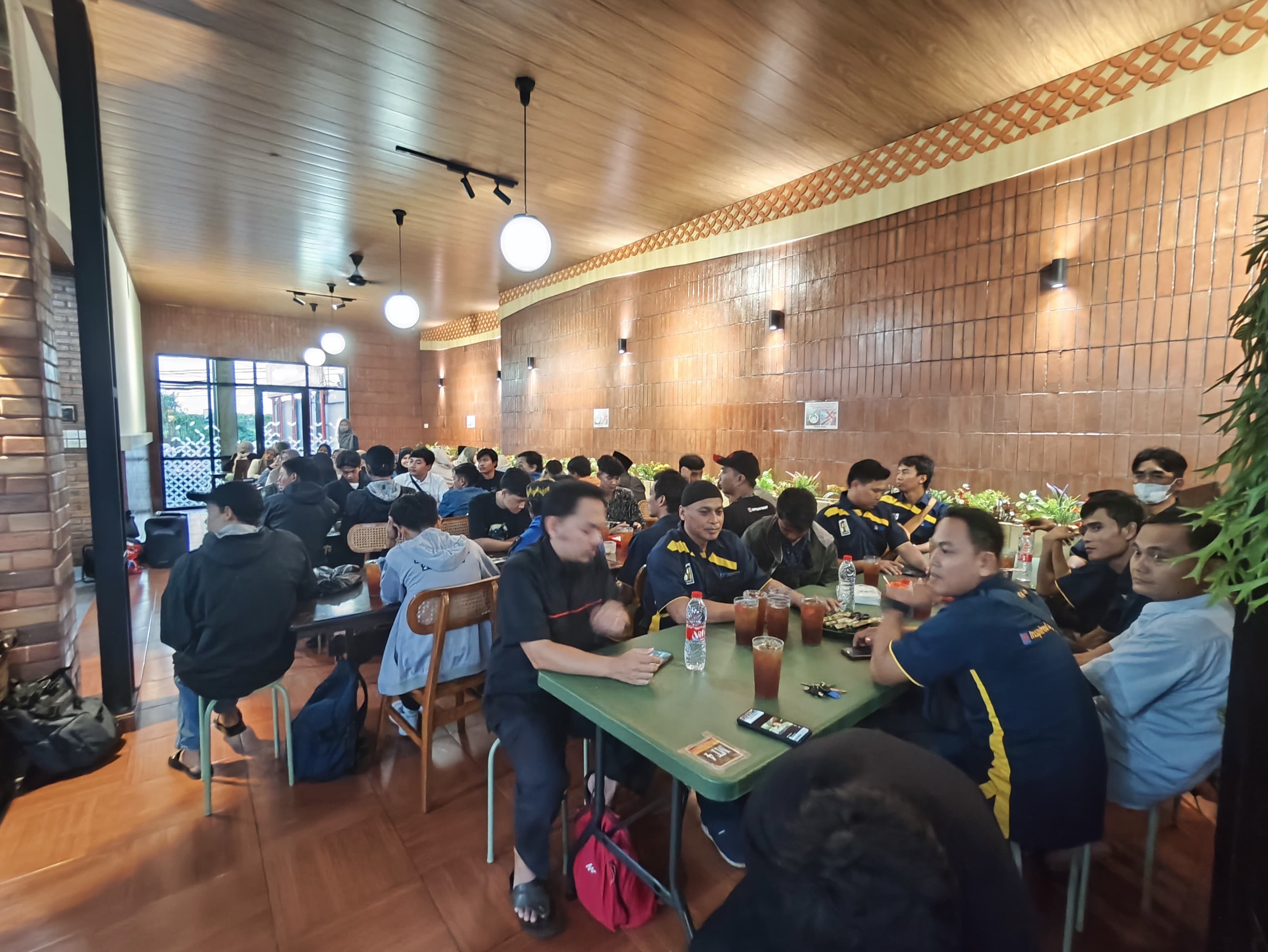 BukBer Nippon paint dan karyawan babangunan